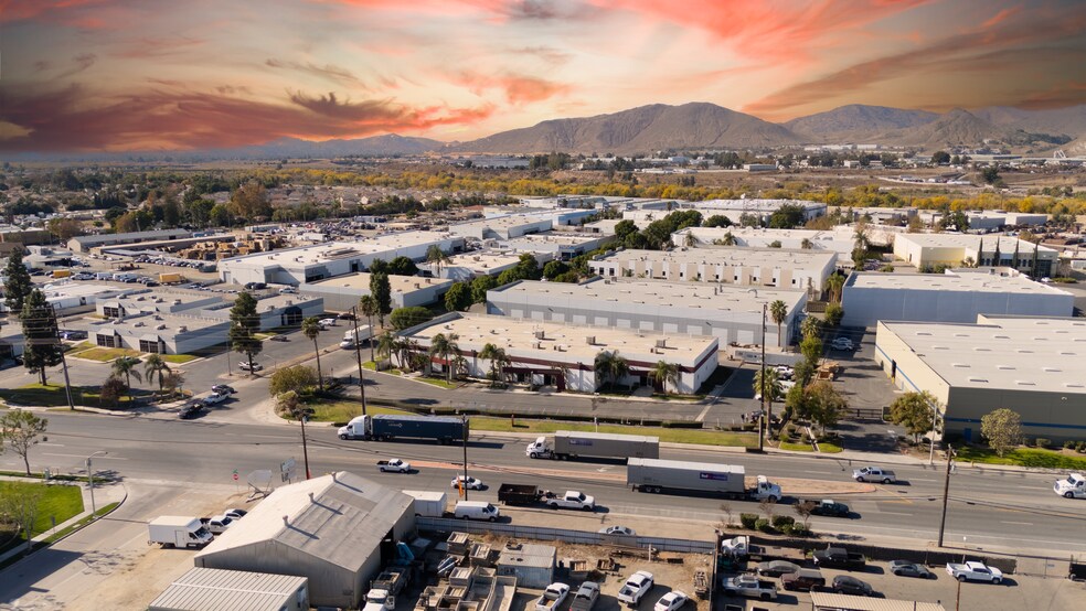 More Photos Of 555 N Main St, Riverside Manufacturing For Sale