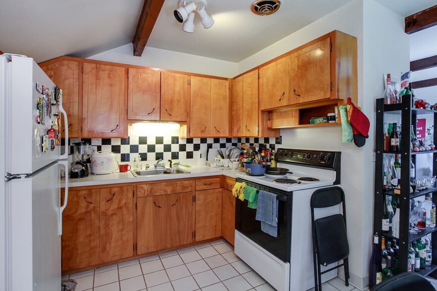 More Photos Of 5030 15th Ave NE, Seattle Apartments For Sale
