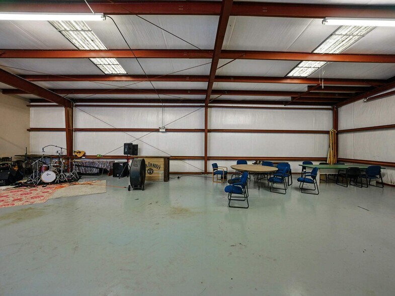 More Photos Of 2404 Longhorn Ave, Lakeland Manufacturing For Sale