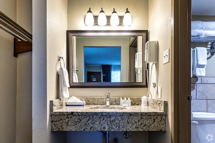 More Photos Of 201 Sugarloaf Rd, Hendersonville Hotel For Sale