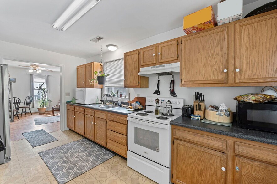 More Photos Of 485 Valley St, Scottsville General Retail For Sale