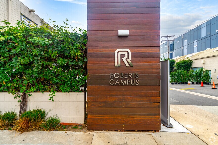 More Photos Of 2842-2912 Colorado Ave, Santa Monica Flex For Lease