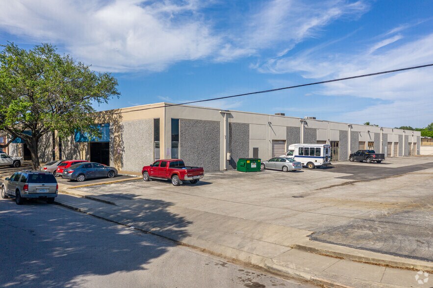 Primary Photo Of 6301-6335 Ashcroft Dr, Houston Showroom For Lease