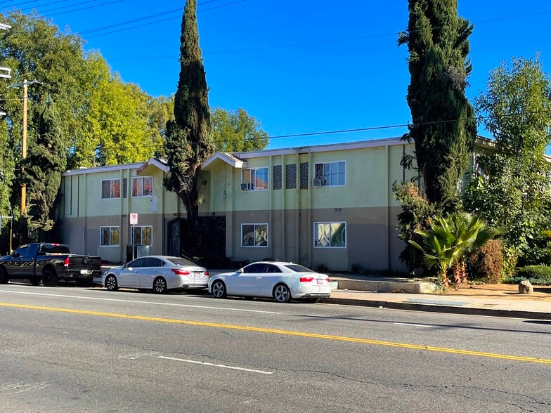 More Photos Of 7454 Haskell Ave, Van Nuys Apartments For Sale