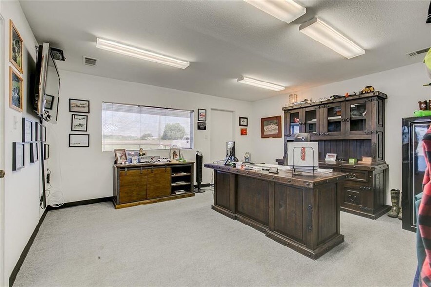 More Photos Of 3218 N Main St, Cleburne Auto Dealership For Lease