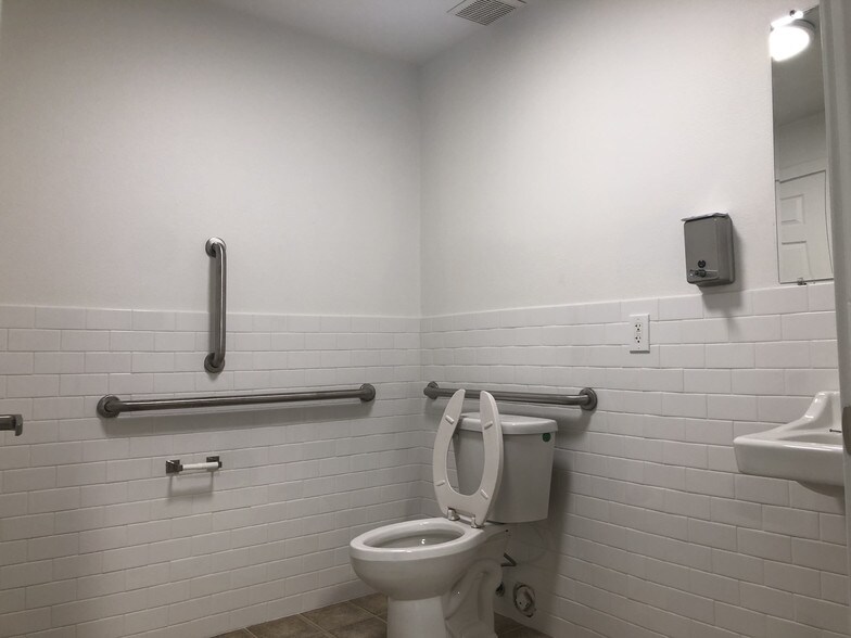 More Photos Of 96 N 1800 W, Lindon Warehouse For Lease