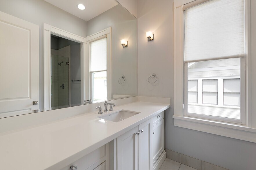 More Photos Of 1226 Heights Blvd, Houston Office For Sale