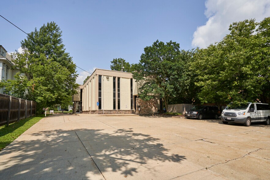 More Photos Of 682 W Market St, Akron Medical For Sale