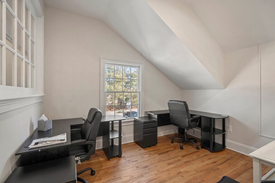 More Photos Of 113 tindall Rd, Middletown Office For Sale