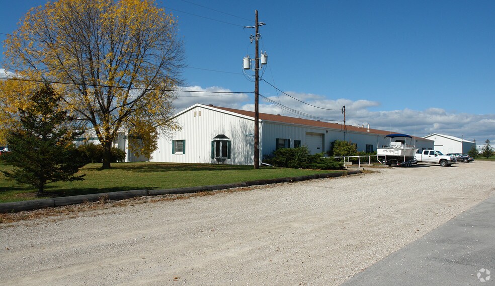 More Photos Of 825 Prosper Rd, De Pere Warehouse For Lease