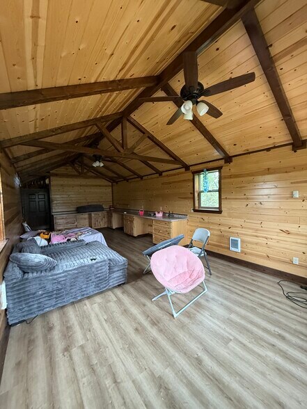 More Photos Of 1250 Strand Rd, Evansville Office Residential For Sale