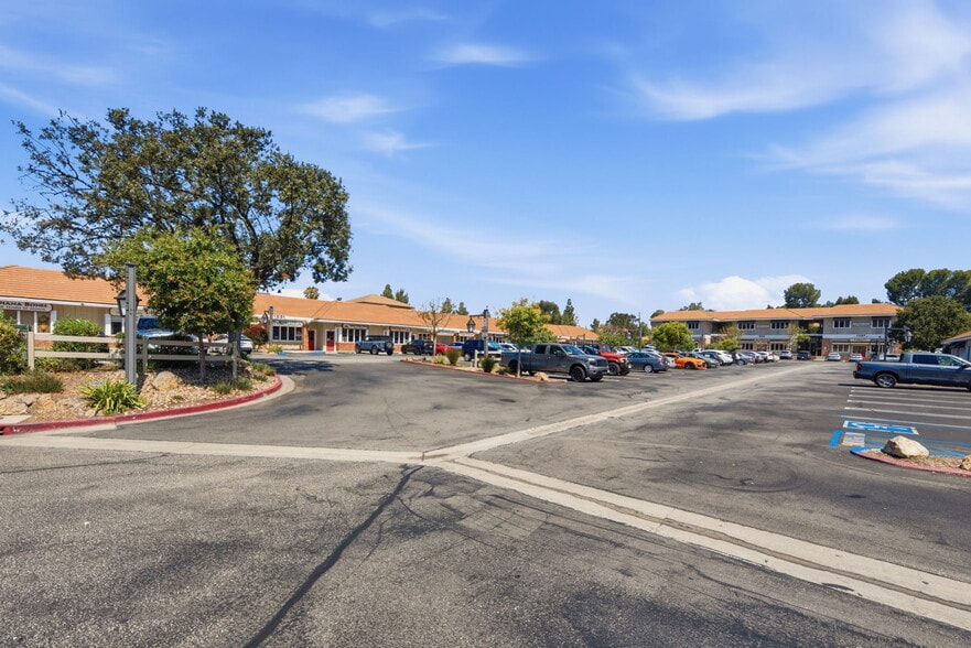 More Photos Of 1321-1345 E Thousand Oaks Blvd, Thousand Oaks Unknown For Lease