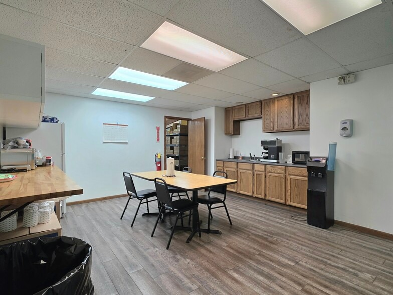 More Photos Of 14440 W Edison Dr, New Lenox Manufacturing For Sale