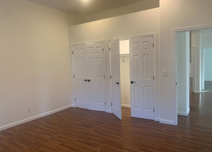 More Photos Of 640 Russell St, Covington Storefront Retail Office For Sale