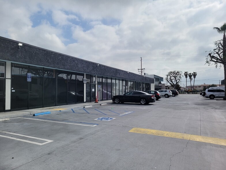 More Photos Of 3101-3125 W Rosecrans Ave, Hawthorne Unknown For Lease
