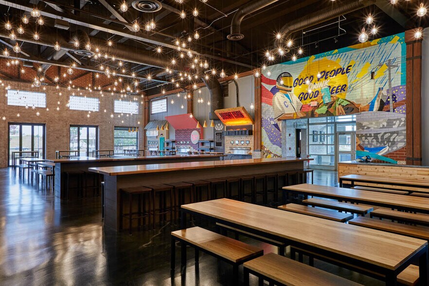 More Photos Of 700 N Milwaukee Ave, Wheeling Restaurant For Sale