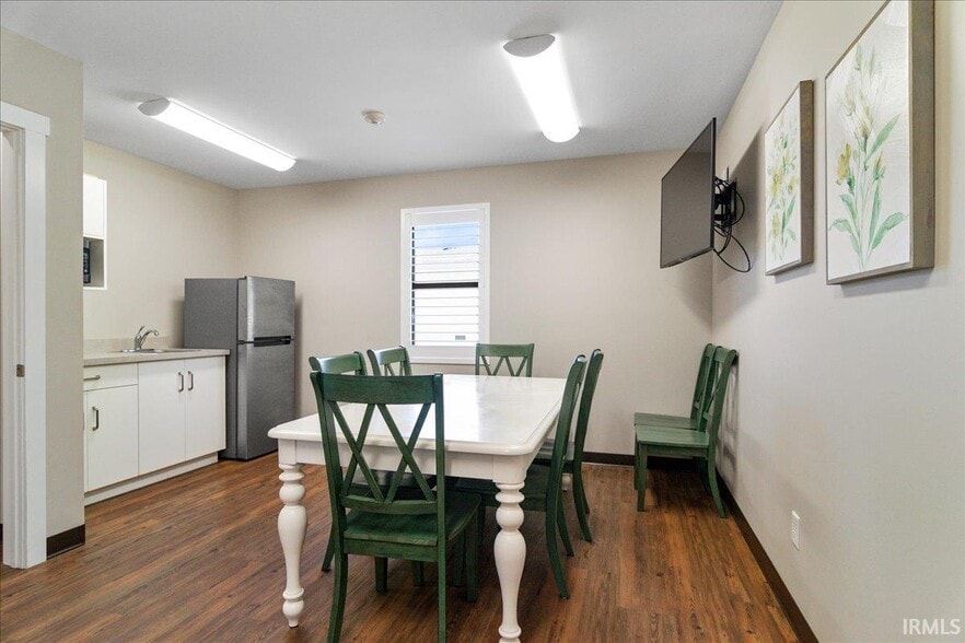 More Photos Of 310 S 5th Ave, Princeton Office For Sale