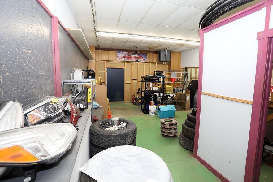 More Photos Of 5013 New York 52, Jeffersonville Auto Repair For Sale