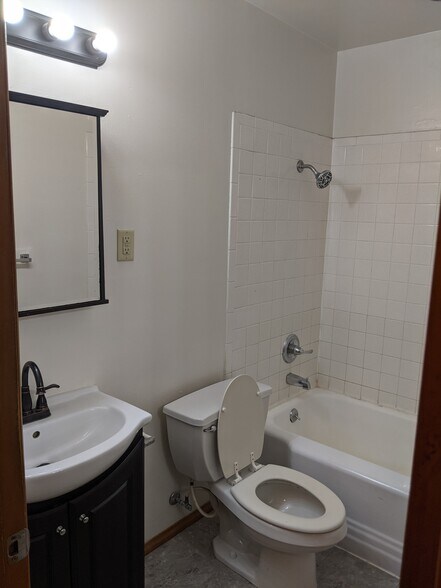 More Photos Of 422 Vine St, West Lafayette Apartments For Sale