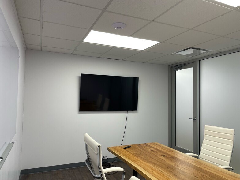 More Photos Of 2118 Mannix Dr, San Antonio Showroom For Sale