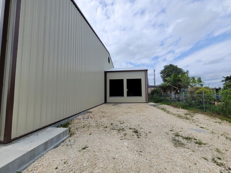 More Photos Of 146 2nd St, Homestead Warehouse For Lease