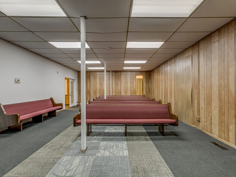 More Photos Of 111 N 4th St, Seminole Office For Sale