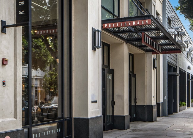 More Photos Of 402 Santa Monica Blvd, Santa Monica General Retail For Sale