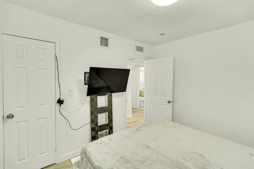 More Photos Of 41 William Rd, West Park Freestanding For Sale