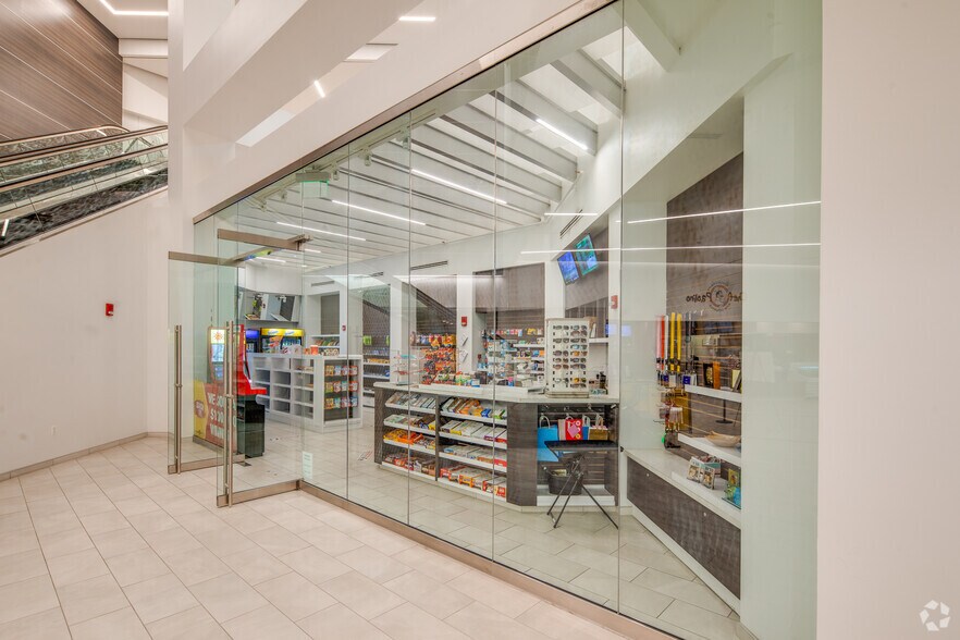 More Photos Of 100 S Charles St, Baltimore Office For Sale