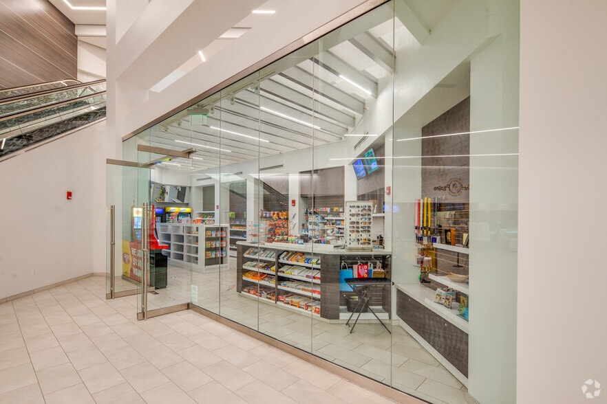 More Photos Of 100 S Charles St, Baltimore Office For Lease