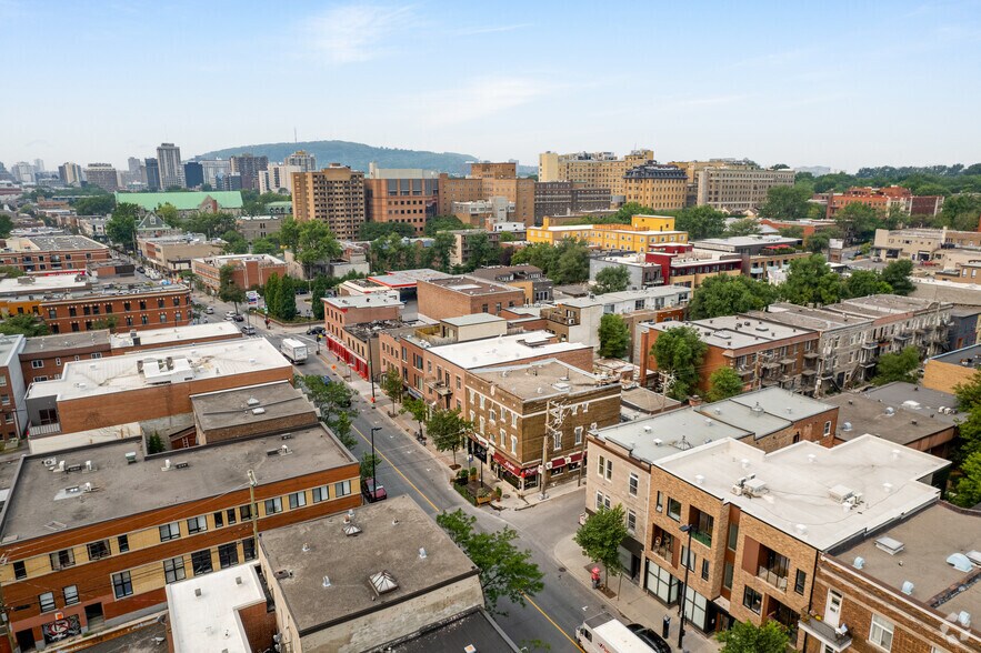 More Photos Of 1835-1841 Rue Ontario E, Montréal Storefront Retail Residential For Lease