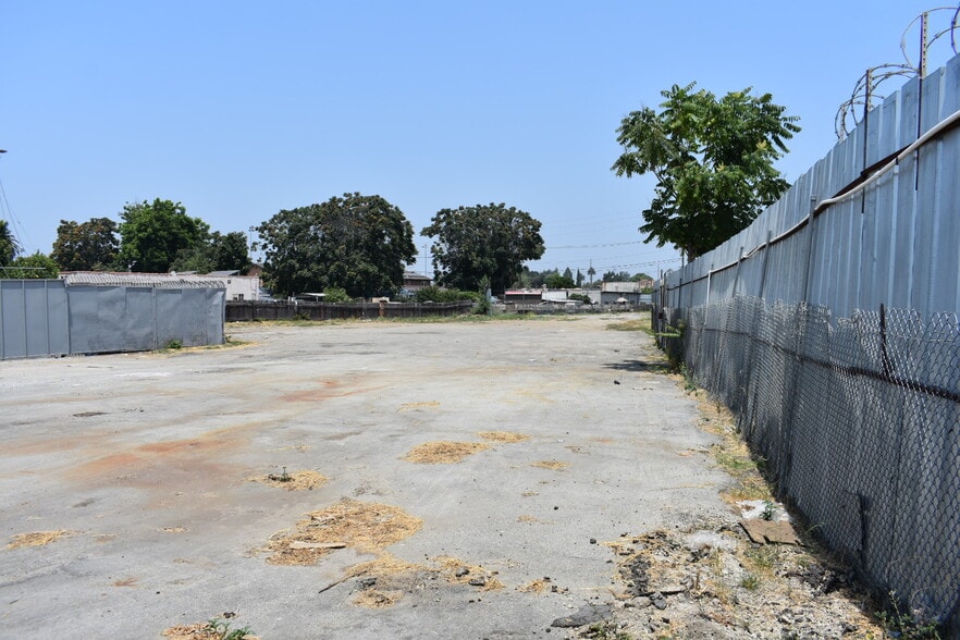 More Photos Of 1693-1699 E 109th St, Los Angeles Land For Sale