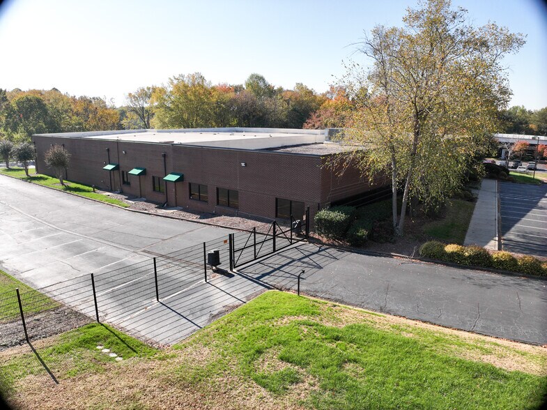 More Photos Of 3480 Lakemont Blvd, Fort Mill Light Distribution For Sale