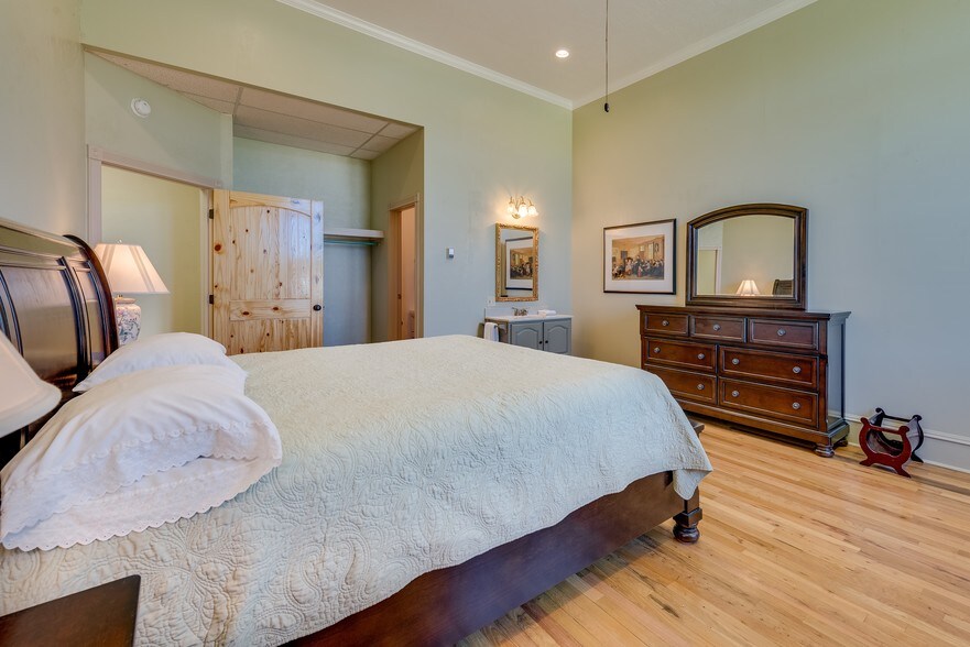 More Photos Of 21049 Uncompahgre Rd, Montrose Hotel For Sale