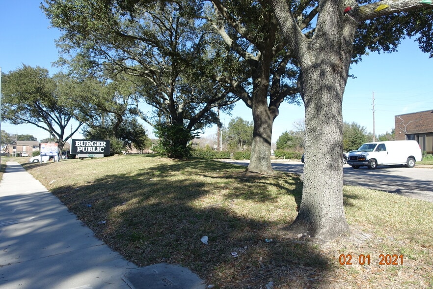 More Photos Of 10887 S Wilcrest Dr, Houston Storefront For Sale