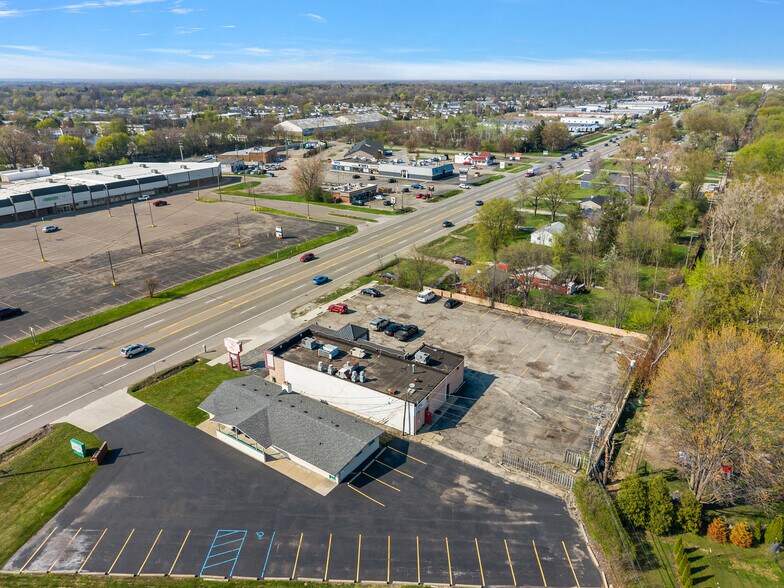 More Photos Of 37116 S Groesbeck Hwy, Clinton Township Restaurant For Sale