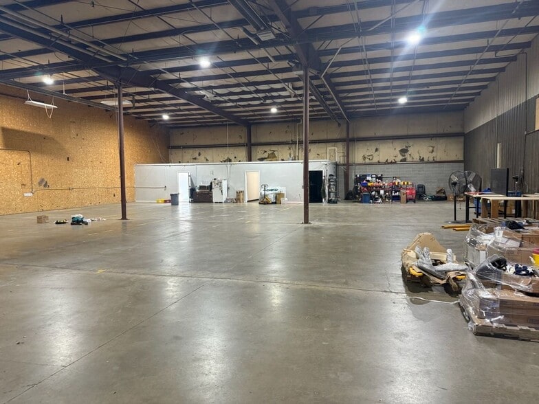 More Photos Of 2516 Industrial Park Dr, Goshen Light Manufacturing For Lease