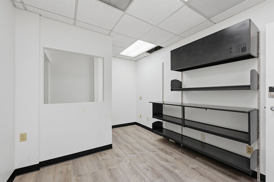 More Photos Of 7755 Arjons Dr, San Diego Warehouse For Sale