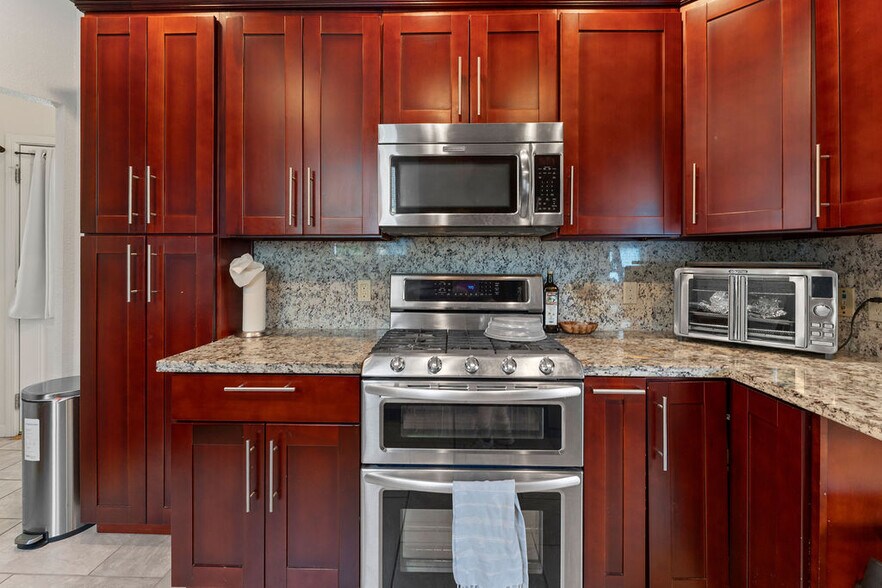 More Photos Of 74 Pearl St, Oakland Apartments For Sale