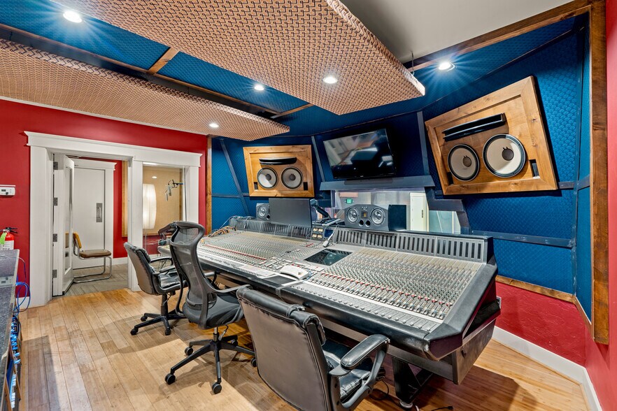 More Photos Of 2908 Epperly Dr, Del City Loft Creative Space For Sale