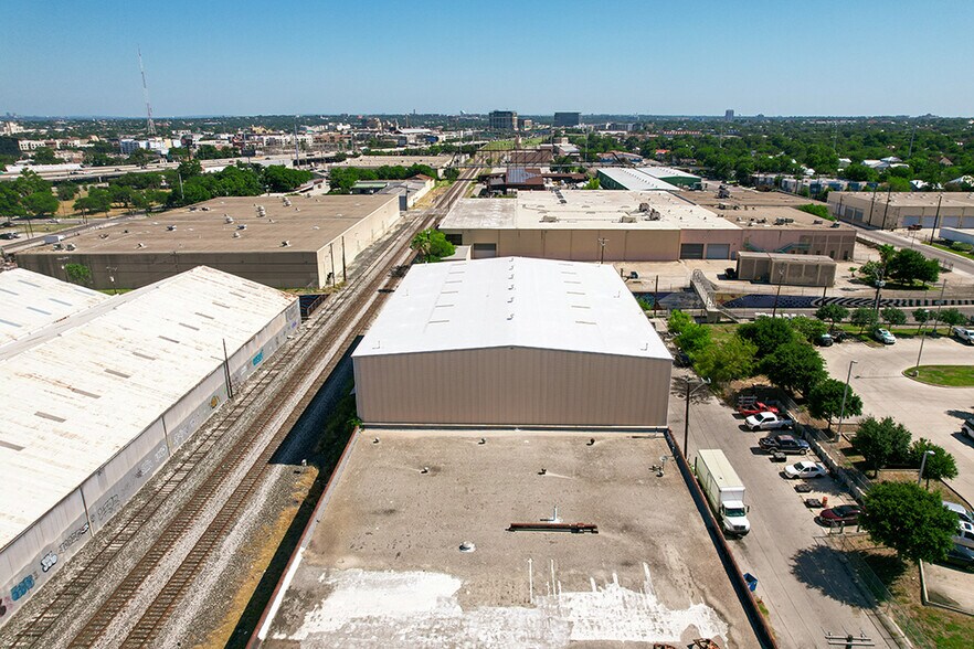 More Photos Of 120 Eda, San Antonio Warehouse For Sale
