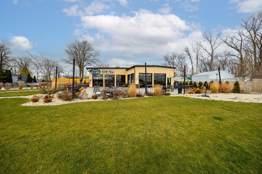 More Photos Of 2330 River Ave, Sandusky Restaurant For Sale