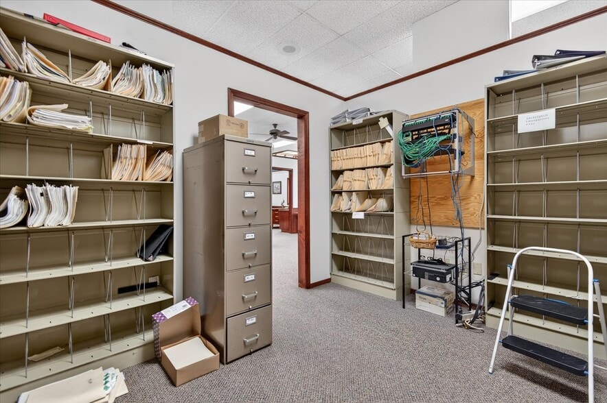 More Photos Of 111 SE Frank Phillips Blvd, Bartlesville Office For Sale