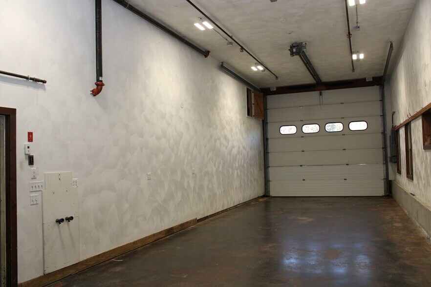 More Photos Of 75 Eastern Ave, Essex Flex For Sale