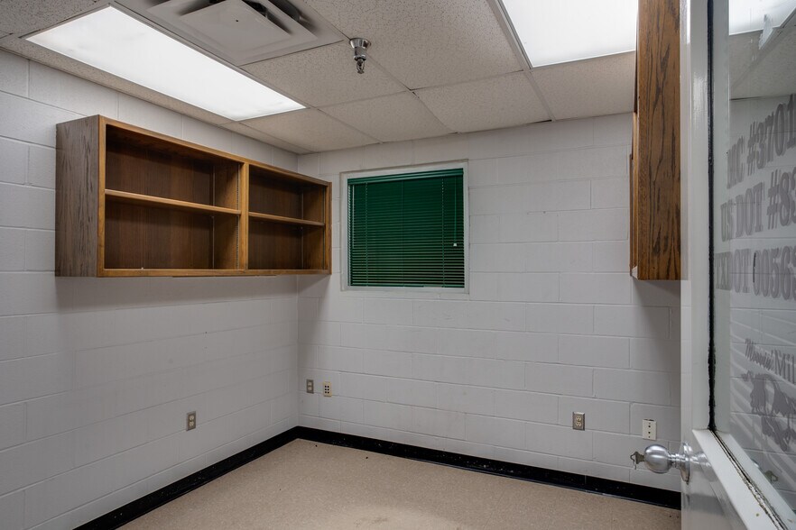 More Photos Of 2716 Commerce St, Wichita Falls Industrial For Sale