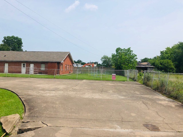 More Photos Of 830 Turney Dr, Houston Religious Facility For Sale