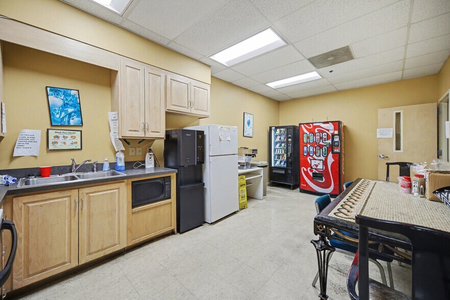 More Photos Of 10810 Withers Cove Park Dr, Charlotte Warehouse For Lease