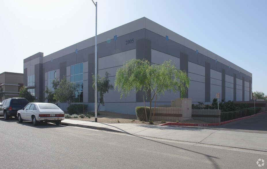 More Photos Of 2005 W Parkside Ln, Phoenix Warehouse For Lease