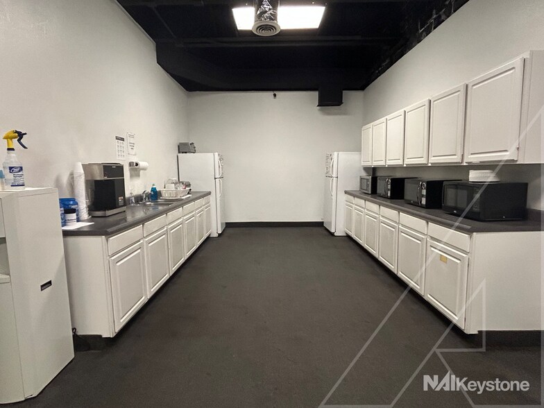 More Photos Of 475 Riverfront Dr, Reading Manufacturing For Lease