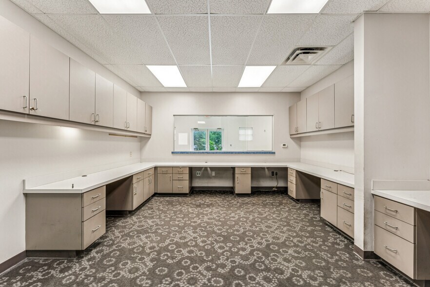 More Photos Of 1090 9th Ave SW, Bessemer Medical For Sale